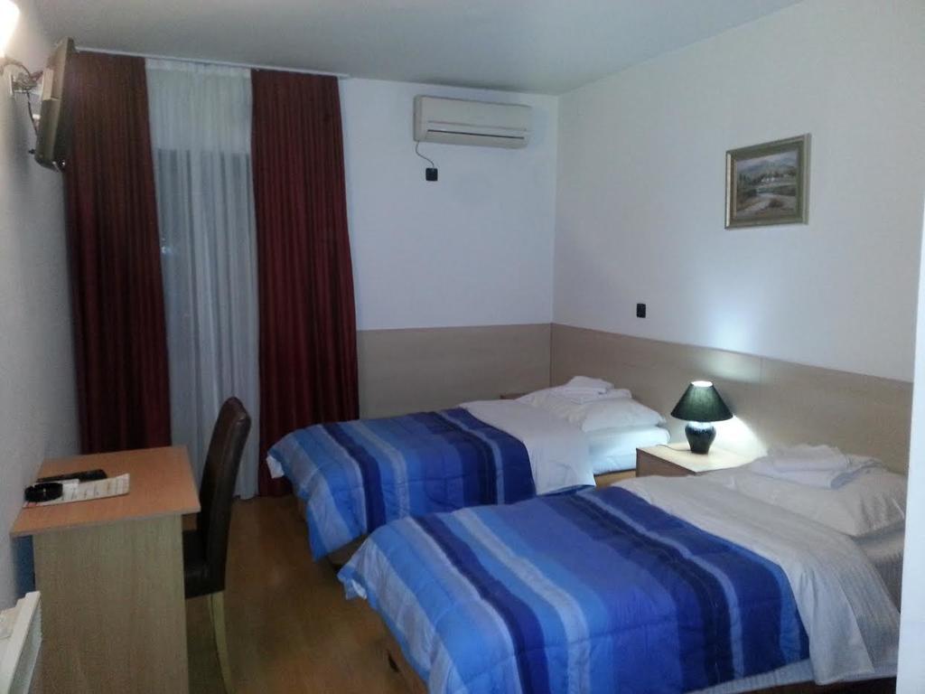 טרביניה Hotel Viv מראה חיצוני תמונה