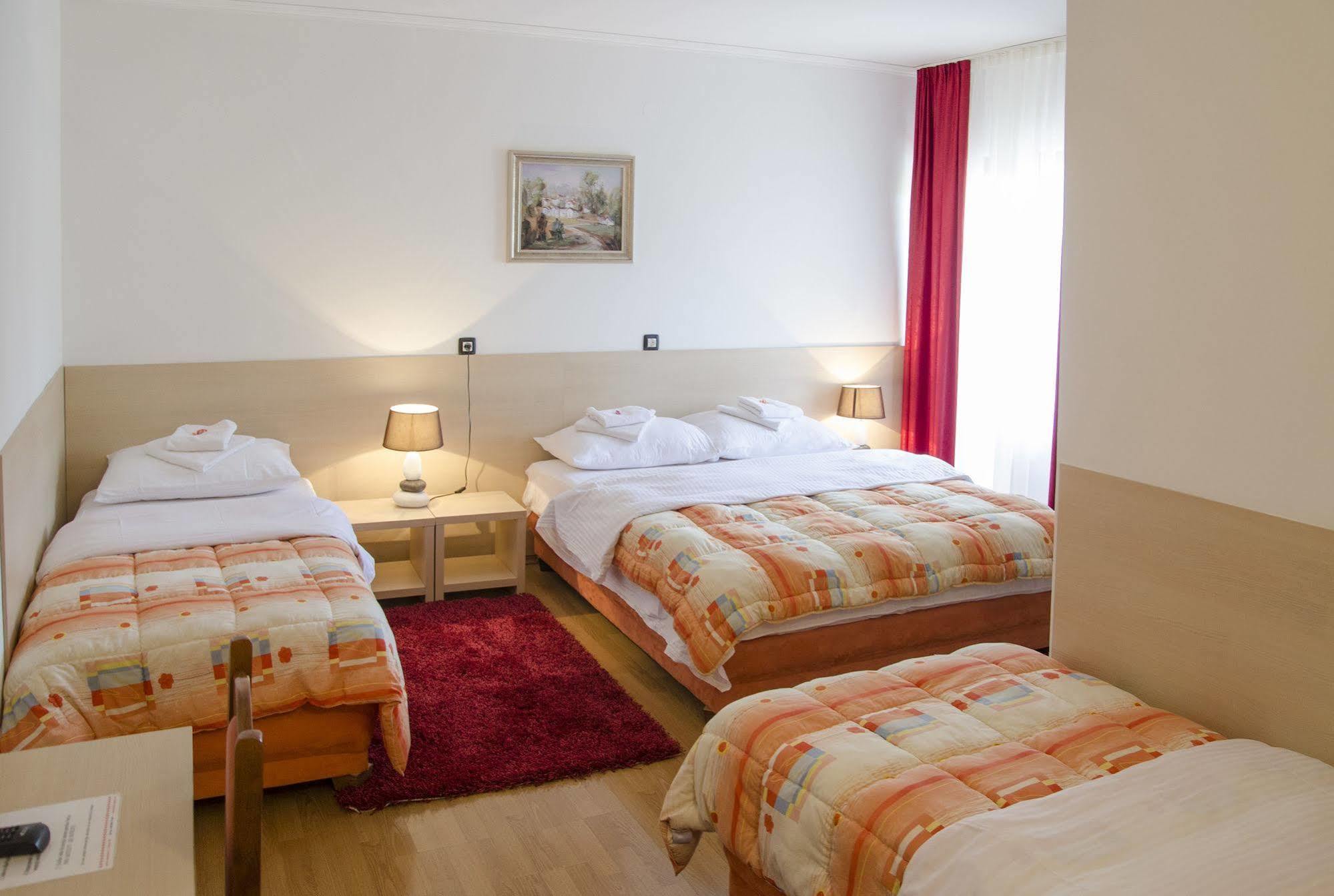 טרביניה Hotel Viv מראה חיצוני תמונה