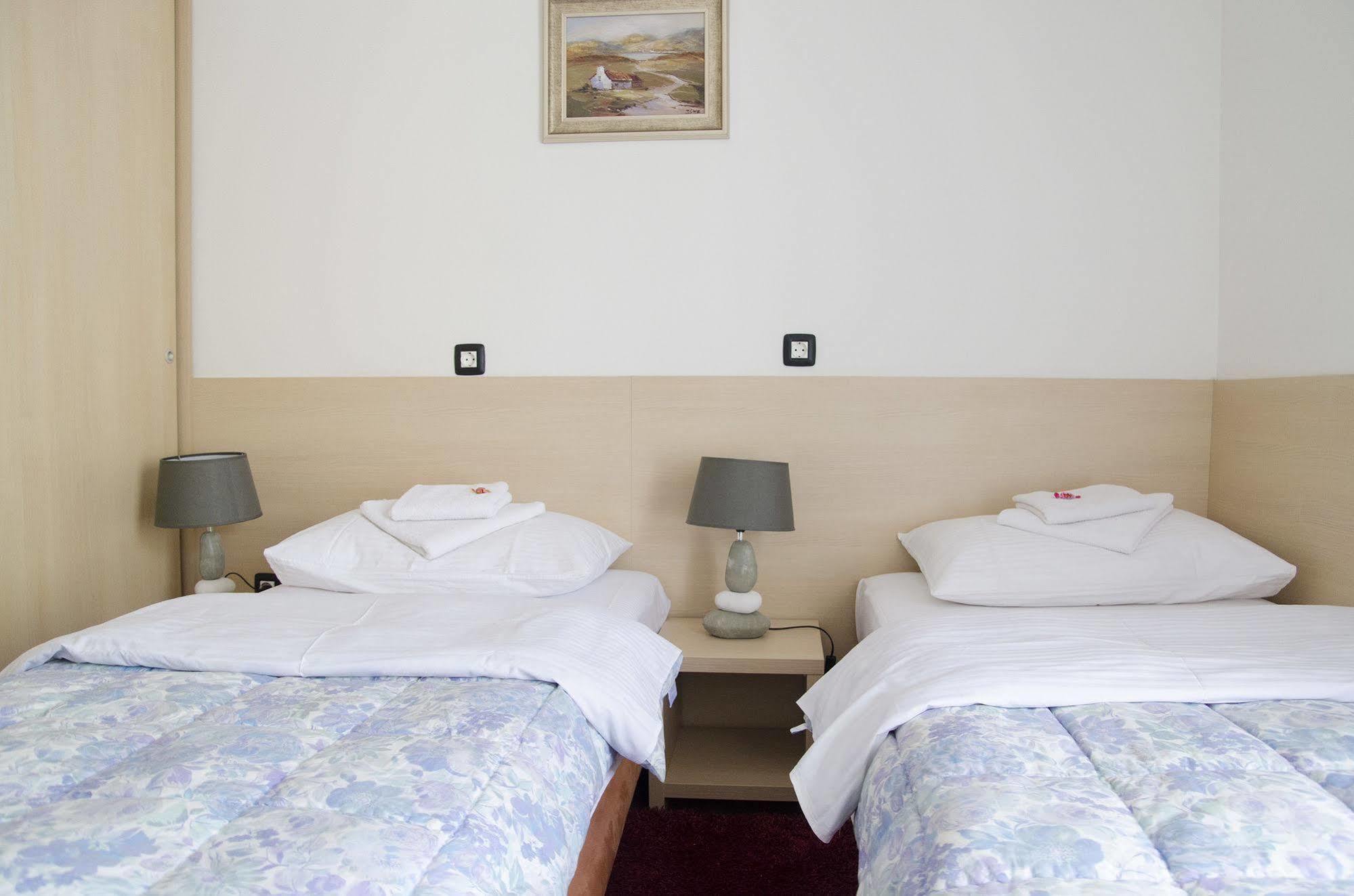 טרביניה Hotel Viv מראה חיצוני תמונה