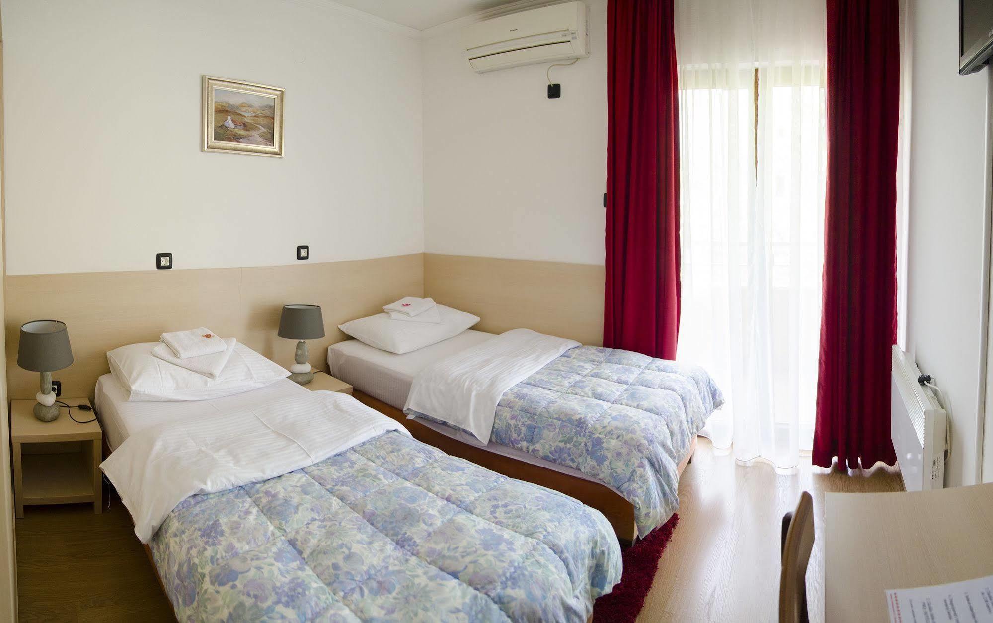 טרביניה Hotel Viv מראה חיצוני תמונה